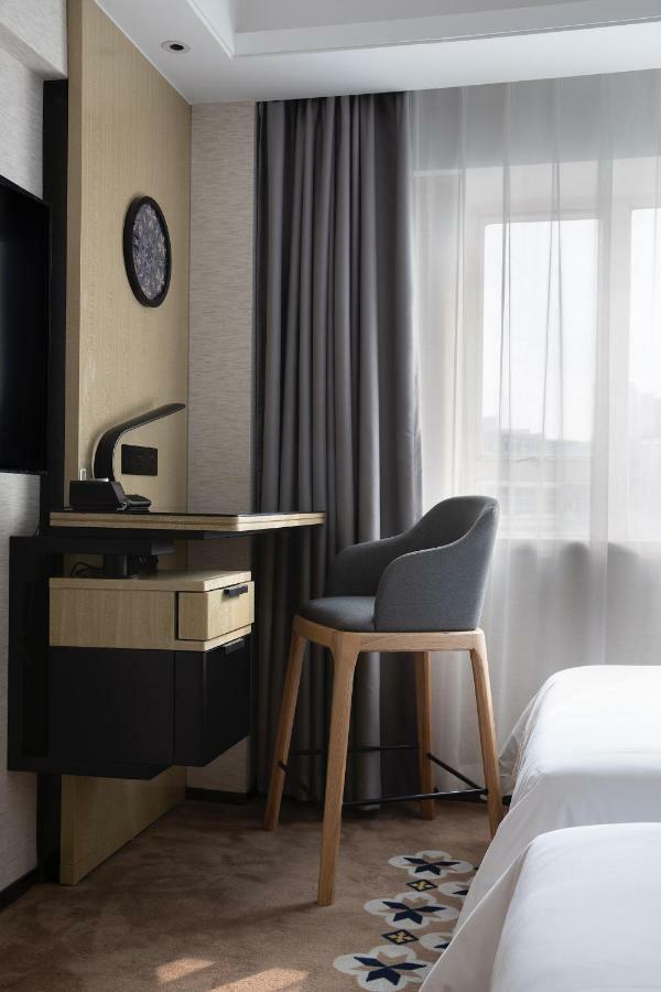 Paco Hotel Guangzhou Jiangtai Road Metro Branch Buitenkant foto